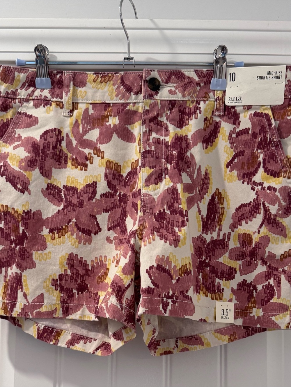 a.n.a Mid Rise 3.5" Inseam Floral Print Shorts in Cream, Mauve and Yellow
